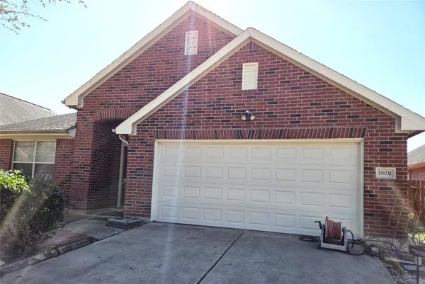 $2,100 | 19031 Golden Heath Lane, Richmond, TX 77407