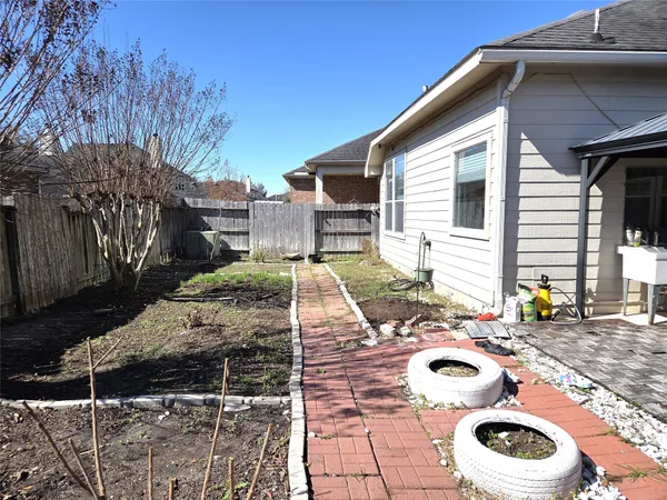 $2,100 | 19031 Golden Heath Lane, Richmond, TX 77407