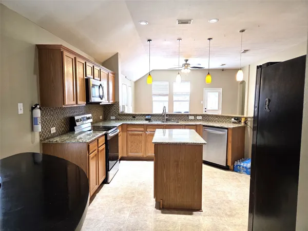 $2,100 | 19031 Golden Heath Lane, Richmond, TX 77407