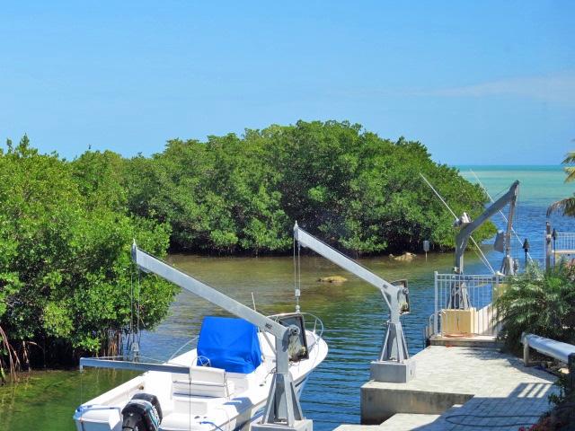 1207 Mockingbird Road Key Largo, FL 33037 - Photo 2 of 40 Sunroom View
