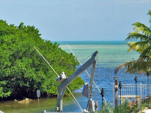 1207 Mockingbird Road Key Largo, FL 33037 - Photo 3 of 40 Sunroom View Zoom