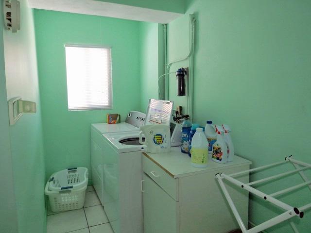 1207 Mockingbird Road Key Largo, FL 33037 - Photo 37 of 40 Laundry Room