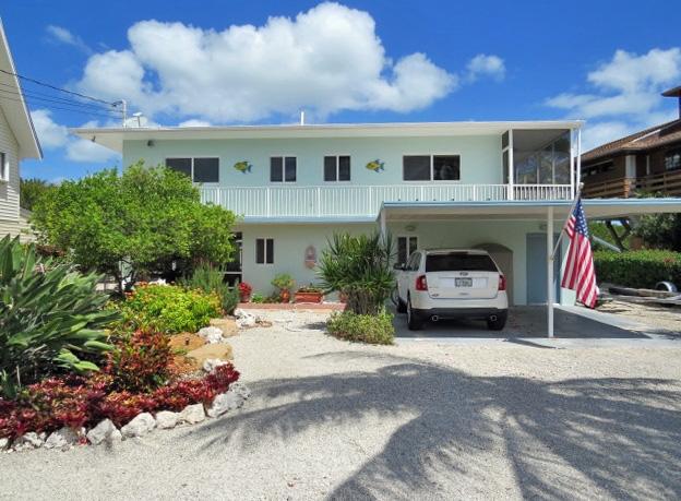 1207 Mockingbird Road Key Largo, FL 33037 - Photo 10 of 40 Front Yard