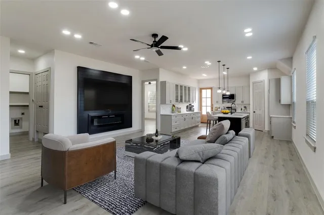 $708,500 | 917 South Carroll Avenue, Dallas, TX 75223