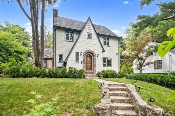 $8,000 | 1187 Post Road, Scarsdale, NY 10583