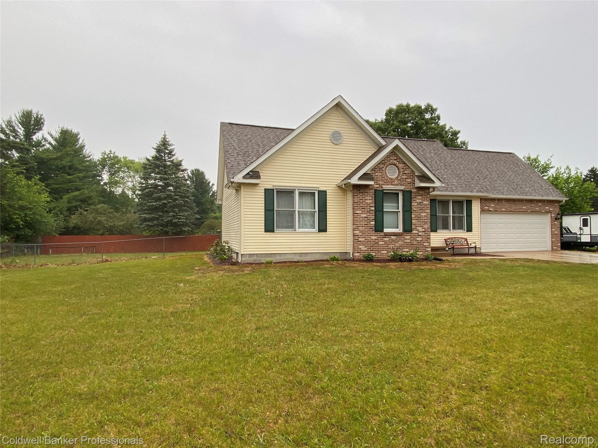 5100 Mt Morris Road Columbiaville, MI 48421 - Photo 4 of 37 785C1595-D900-4305-9161-65A25604CD54.jpeg