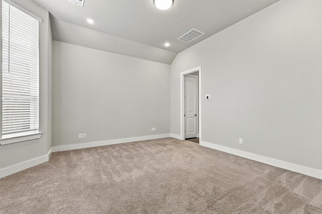 4230 Crown Run Road Midlothian, TX 76065 - Photo 18 of 40 Primary Bedroom
