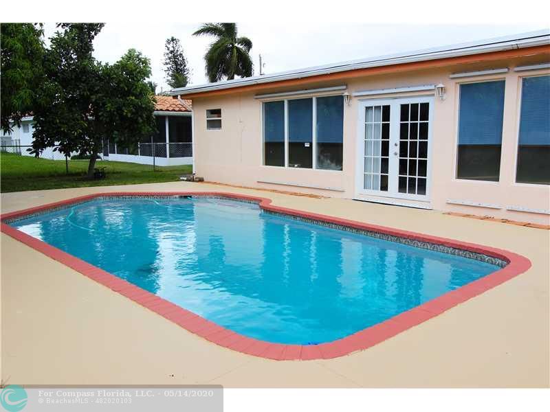 13 Little Harbor Way Deerfield Beach, FL 33441 - Photo 4 of 27 Exterior Front