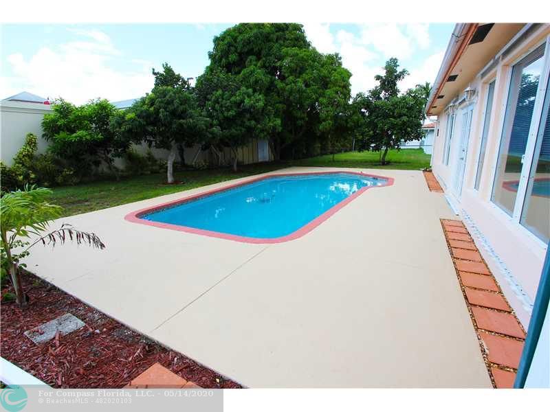 13 Little Harbor Way Deerfield Beach, FL 33441 - Photo 5 of 27 Exterior Front