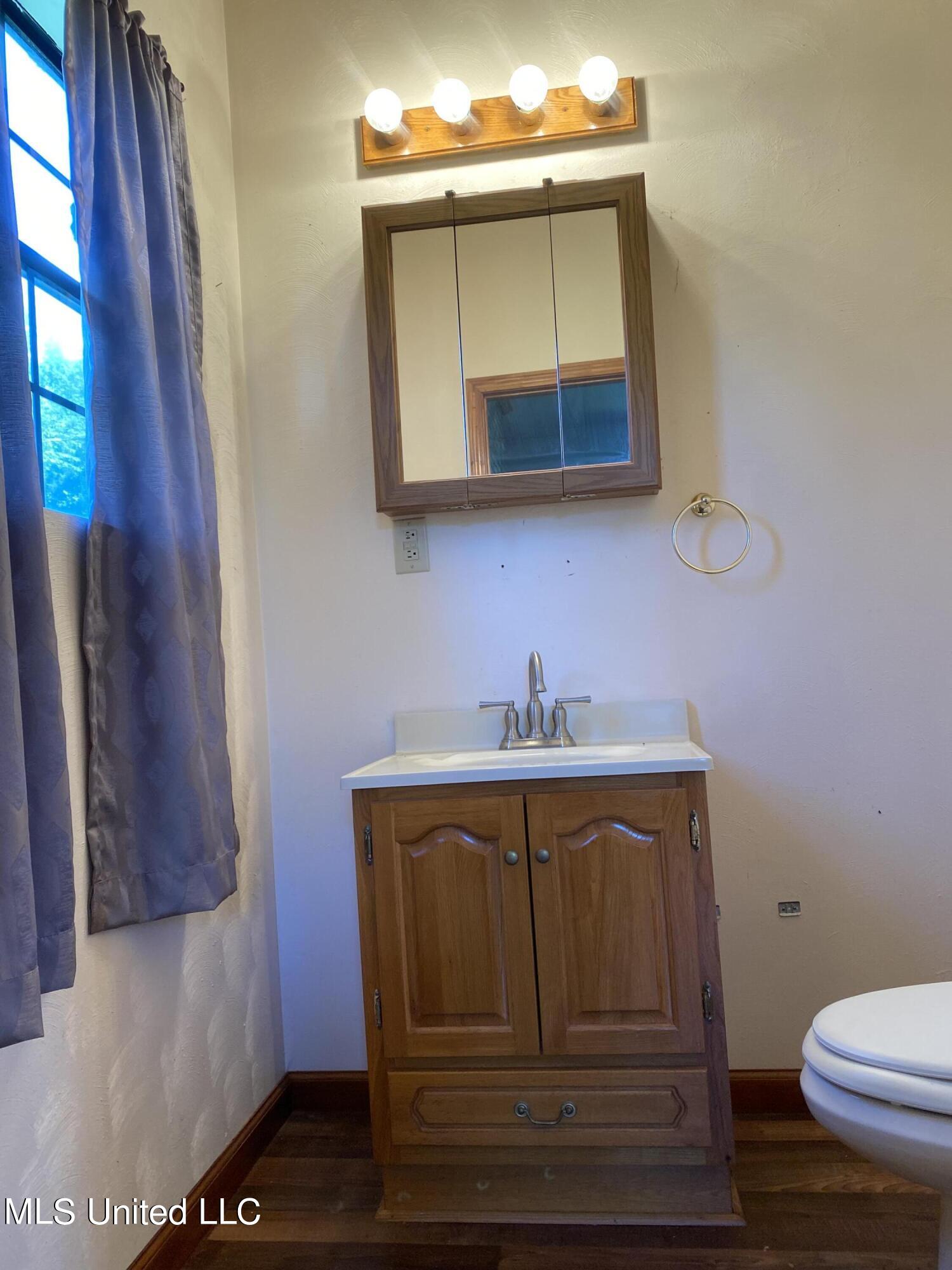10920 North Bellview Rd Highway Clarksdale, MS 38614 - Photo 14 of 17 Great Room Bath