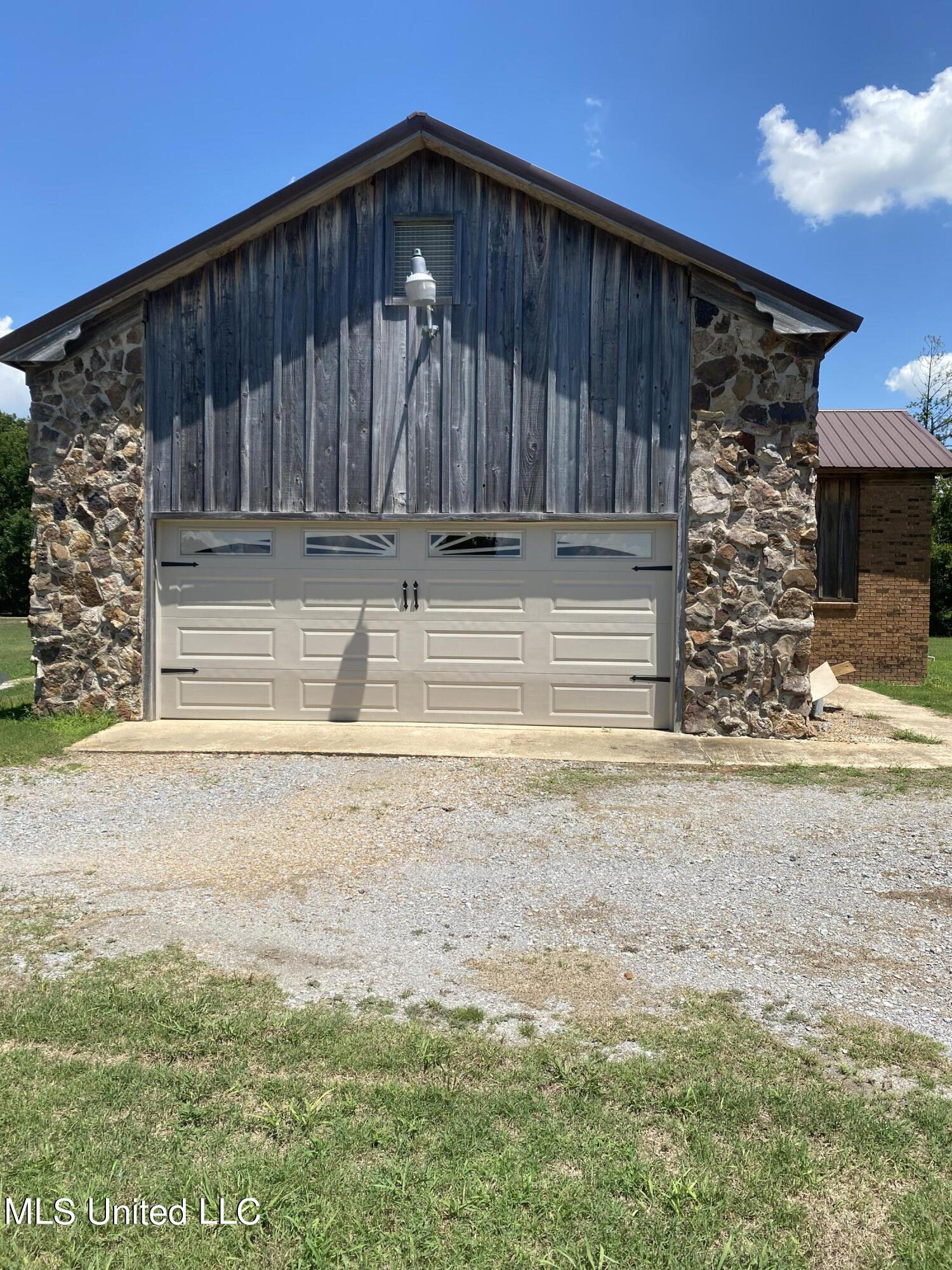 10920 North Bellview Rd Highway Clarksdale, MS 38614 - Photo 3 of 17 Attached Garage