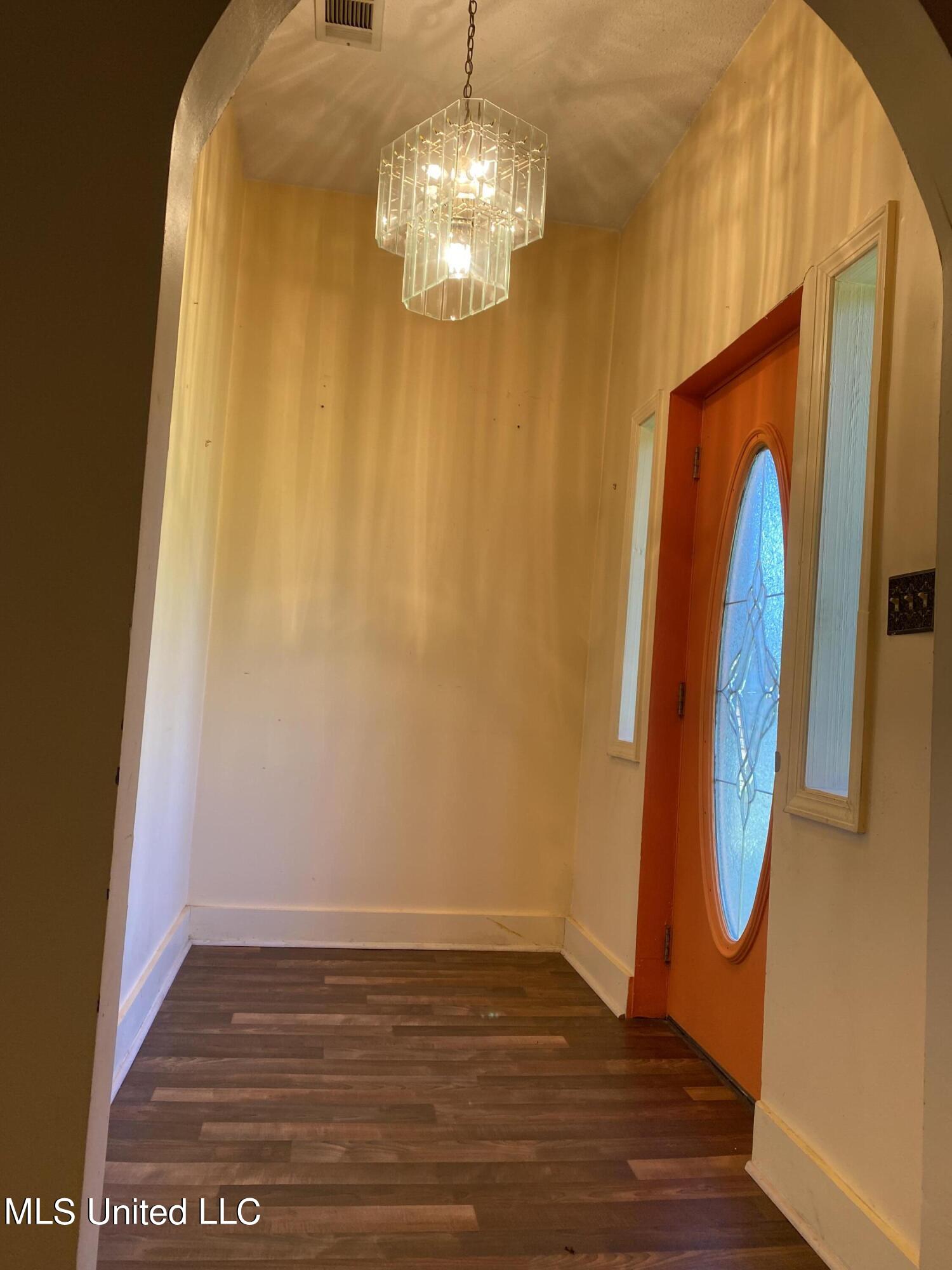10920 North Bellview Rd Highway Clarksdale, MS 38614 - Photo 7 of 17 Foyer