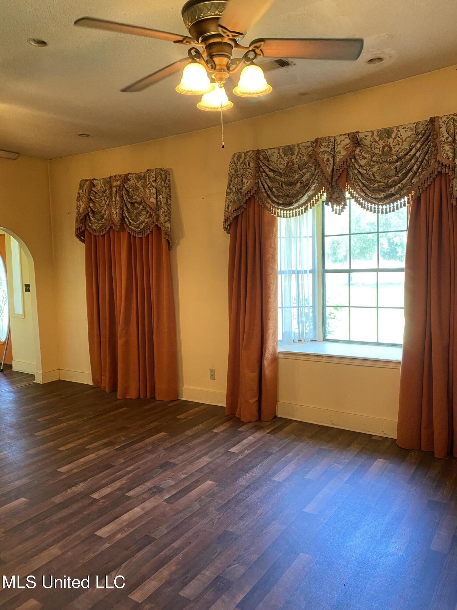 10920 North Bellview Rd Highway Clarksdale, MS 38614 - Photo 8 of 17 Dining Rm 2