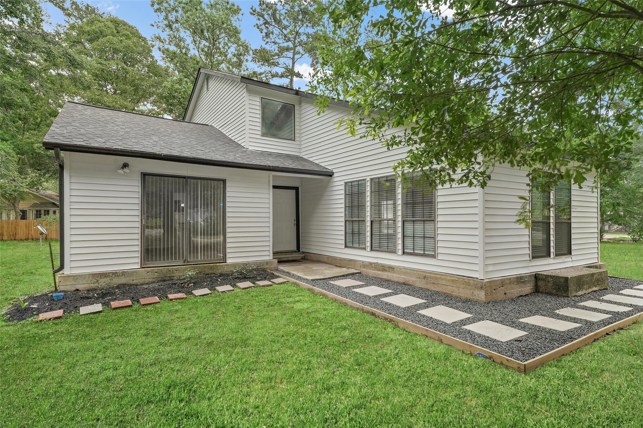 18009 Split Oak Circle New Caney, TX 77357 - Photo 3 of 30 a front view of a house with a garden