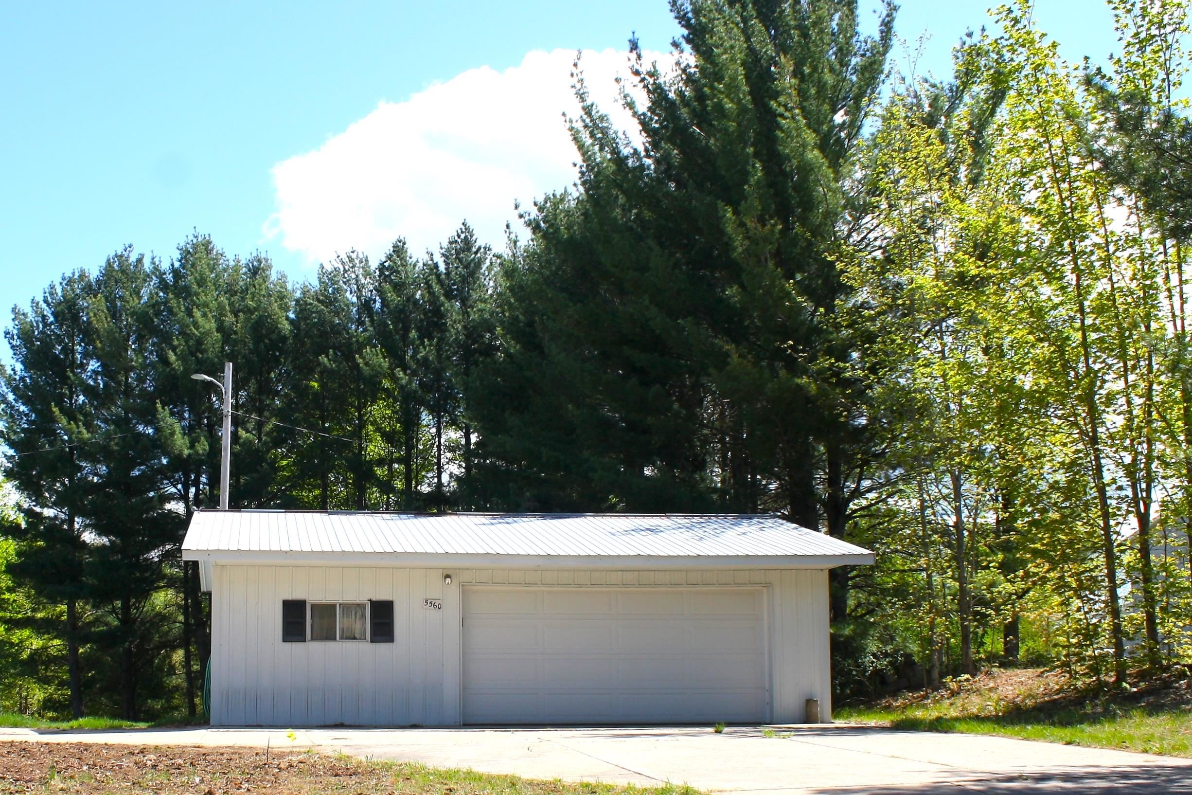 5560 Cool Road Southeast Kalkaska, MI 49646 - Photo 5 of 39 1899924-4.JPG