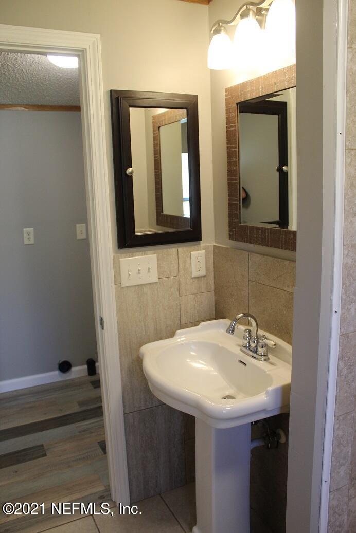 4081 Old Jennings Road, Unit A Middleburg, FL 32068 - Photo 14 of 16 vanity in guest bath
