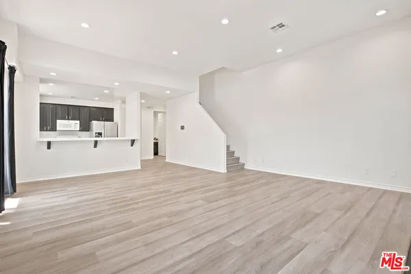 $3,495 | 4940 Laurel Canyon Boulevard, Unit 102, Valley Village, CA 91607