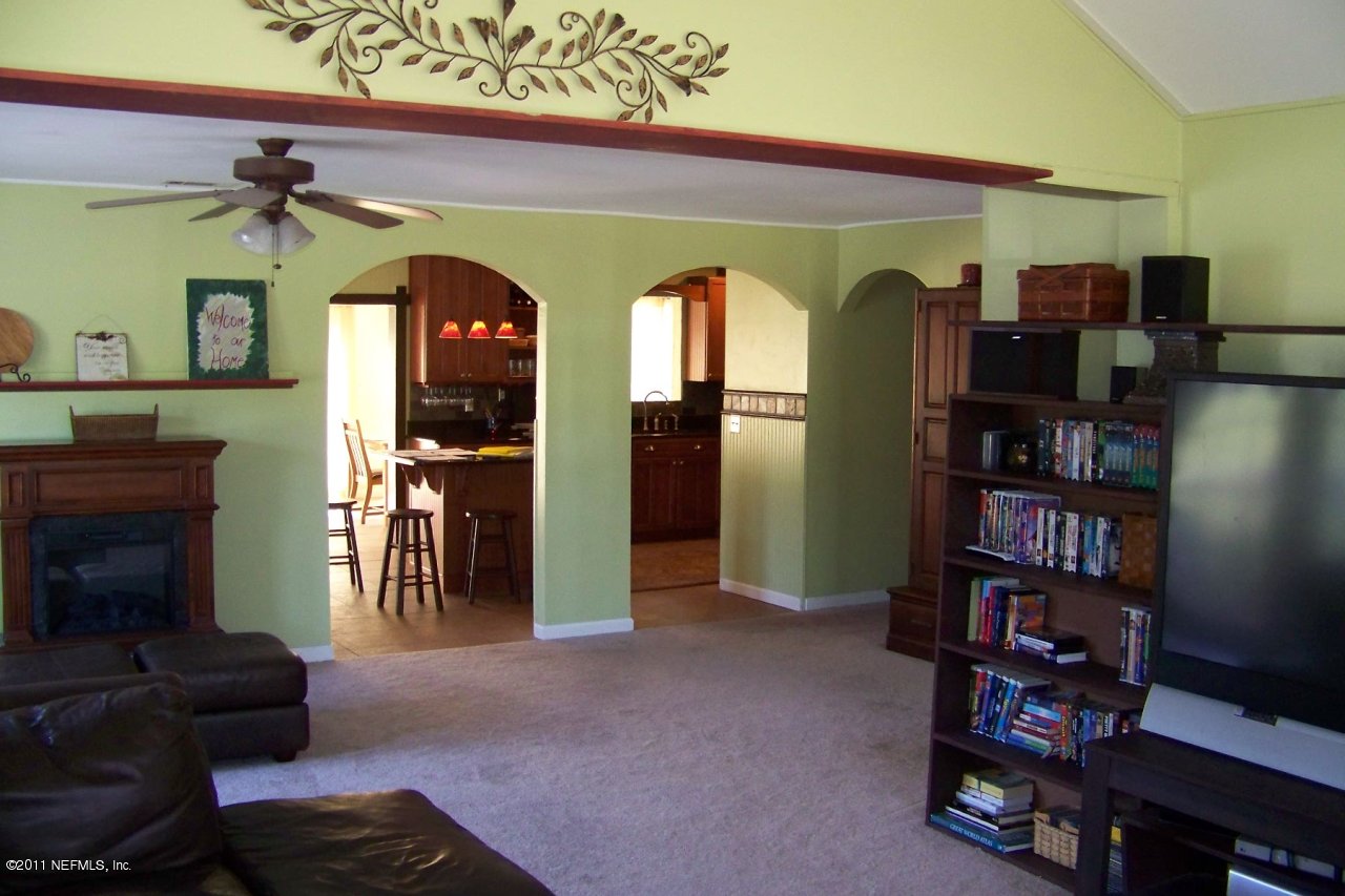 Greatroom to Kitchen