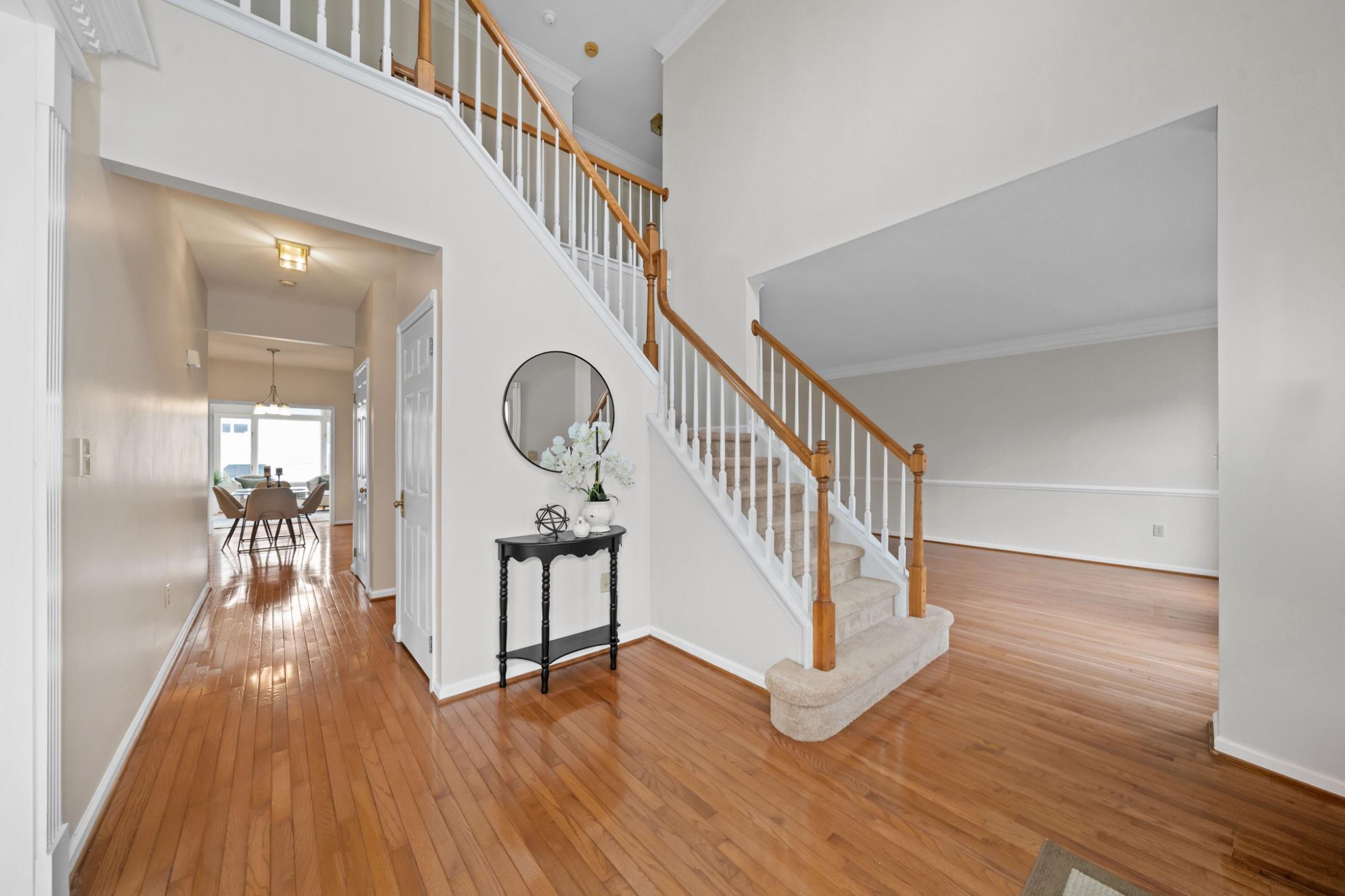 8 Bayberry Close Newark, DE 19711 - Photo 3 of 55 Inviting 2 story foyer with elegant staircase.