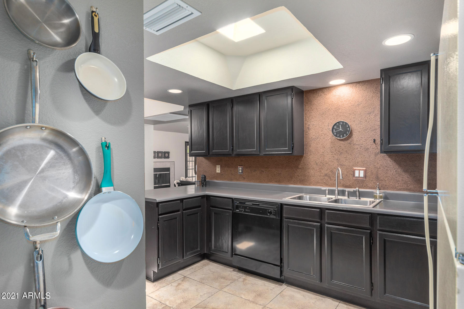 2848 East Brown Road, Unit 17 Mesa, AZ 85213 - Photo 19 of 36 24 - Brown Kitchen