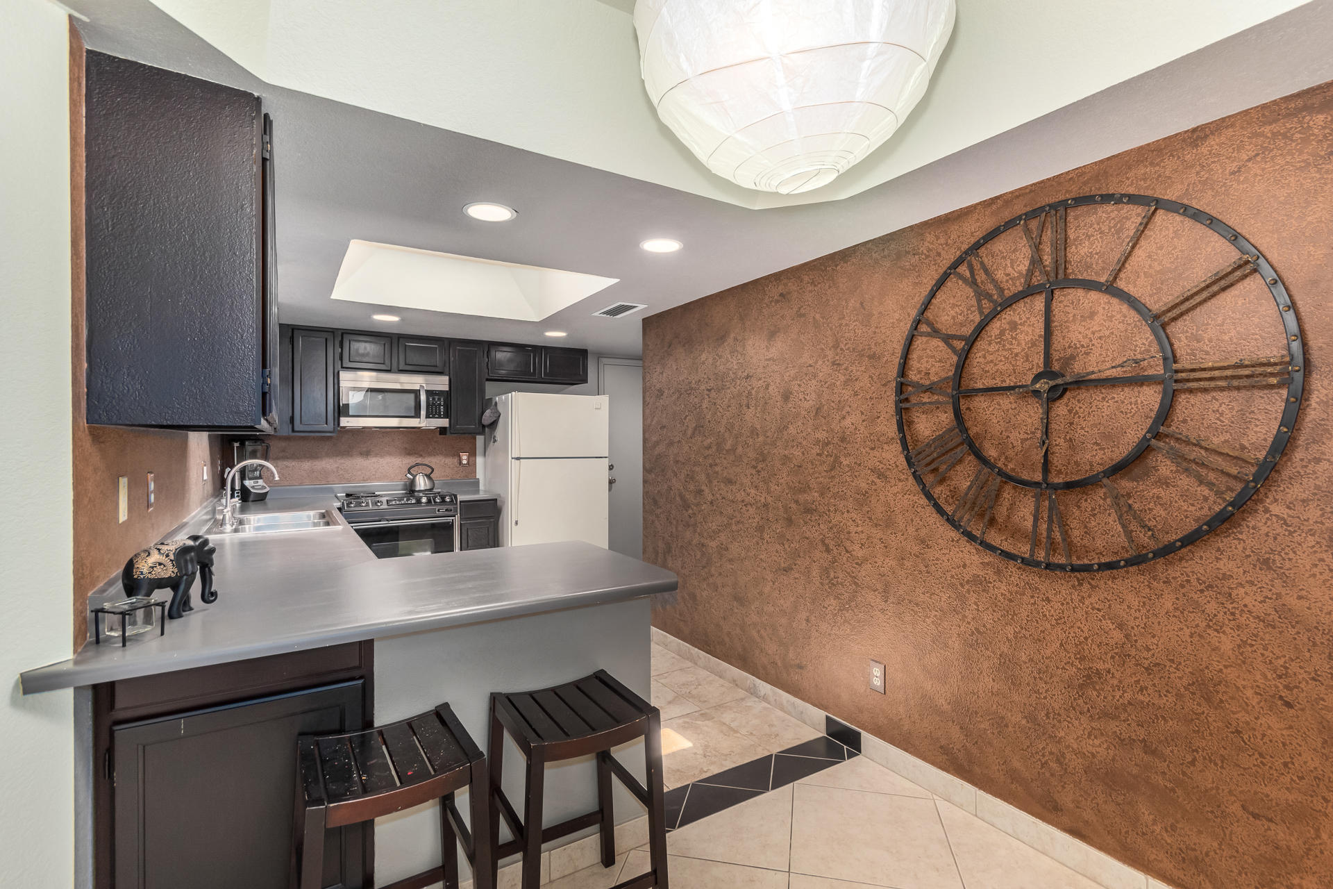 2848 East Brown Road, Unit 17 Mesa, AZ 85213 - Photo 21 of 36 18 - Brown Kitchen