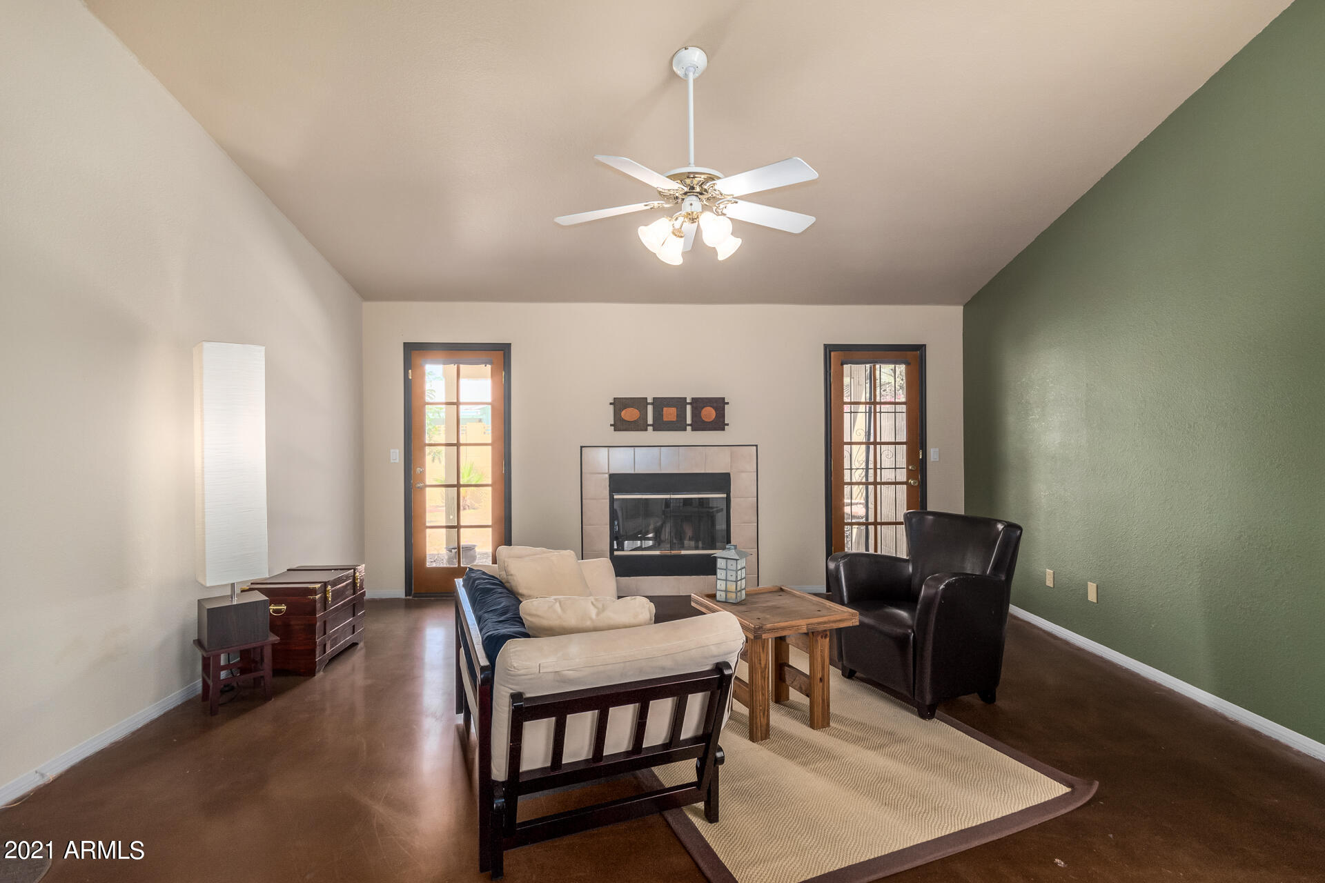 2848 East Brown Road, Unit 17 Mesa, AZ 85213 - Photo 29 of 36 06 - Brown Living