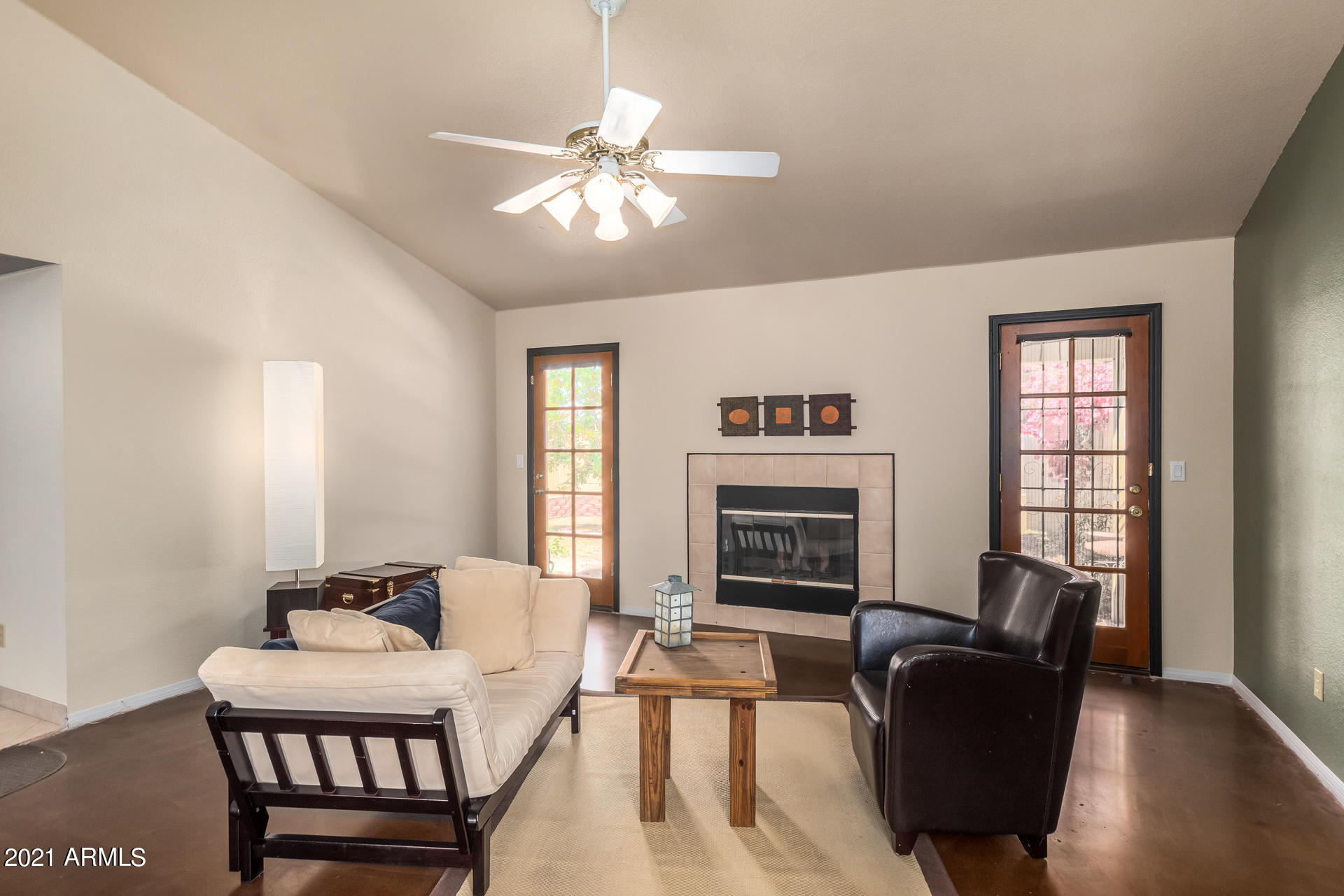 2848 East Brown Road, Unit 17 Mesa, AZ 85213 - Photo 5 of 36 05 - Brown Living