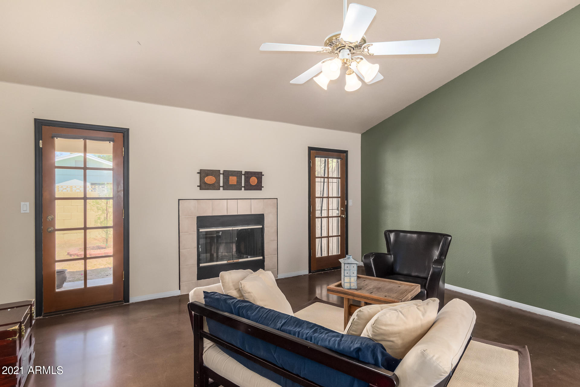 2848 East Brown Road, Unit 17 Mesa, AZ 85213 - Photo 6 of 36 07 - Brown Living