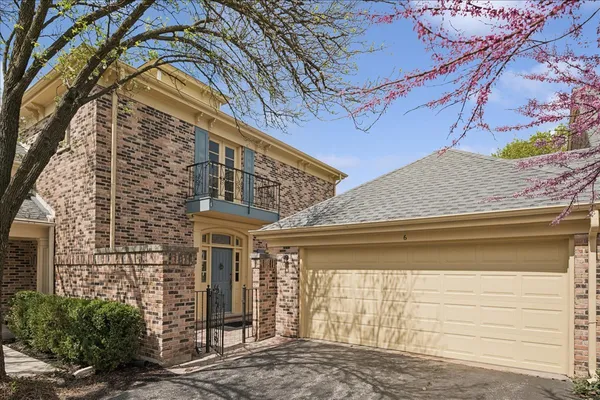 $679,000 | 6 The Court Of Chapel Wood, Northbrook, IL 60062