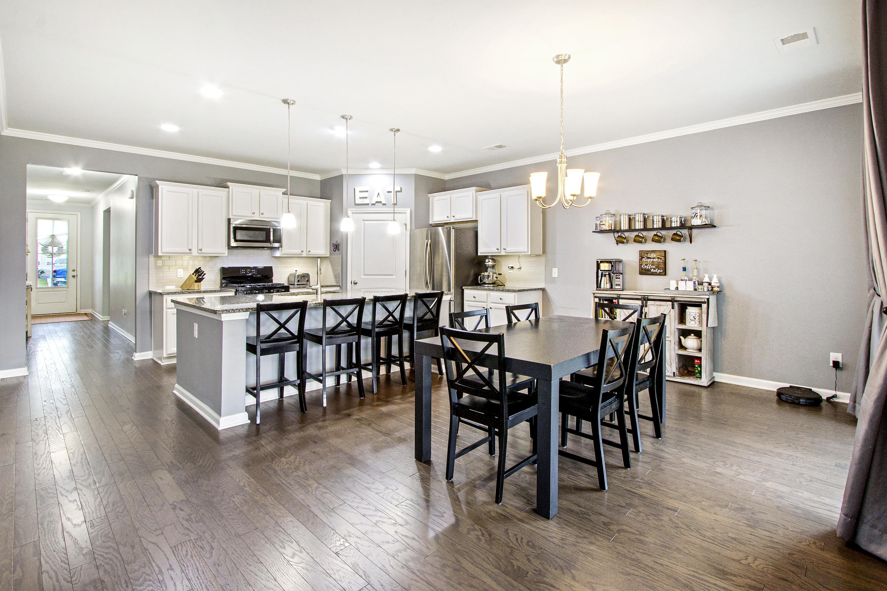 Breakfast island and dining room