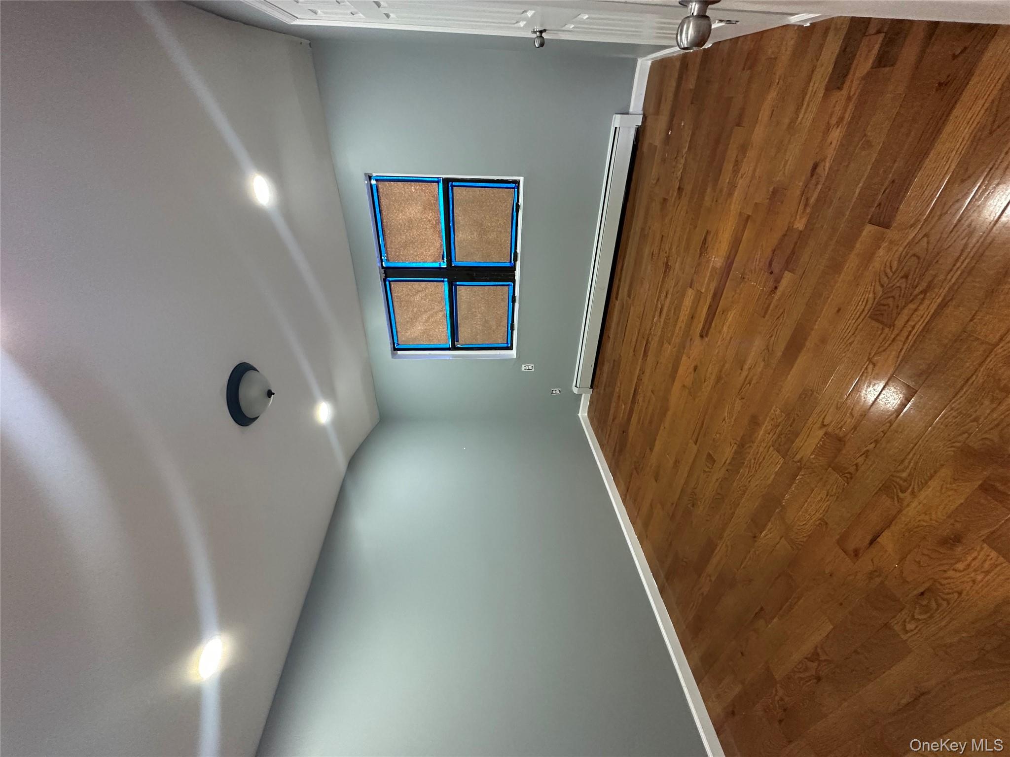 a view of empty room with window