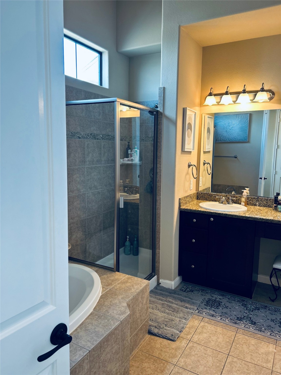 1049 West 22nd Street, Unit H Houston, TX 77008 - Photo 12 of 43 a bathroom with a granite countertop sink and a mirror