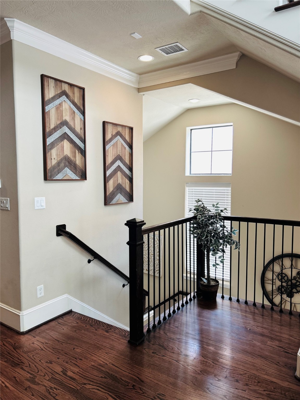 1049 West 22nd Street, Unit H Houston, TX 77008 - Photo 27 of 43 a view of a hallway with wooden floor