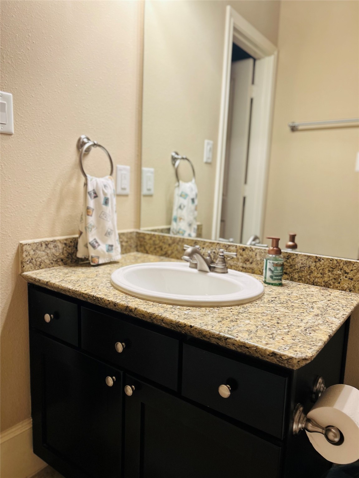 1049 West 22nd Street, Unit H Houston, TX 77008 - Photo 32 of 43 a bathroom with a granite countertop sink and a mirror