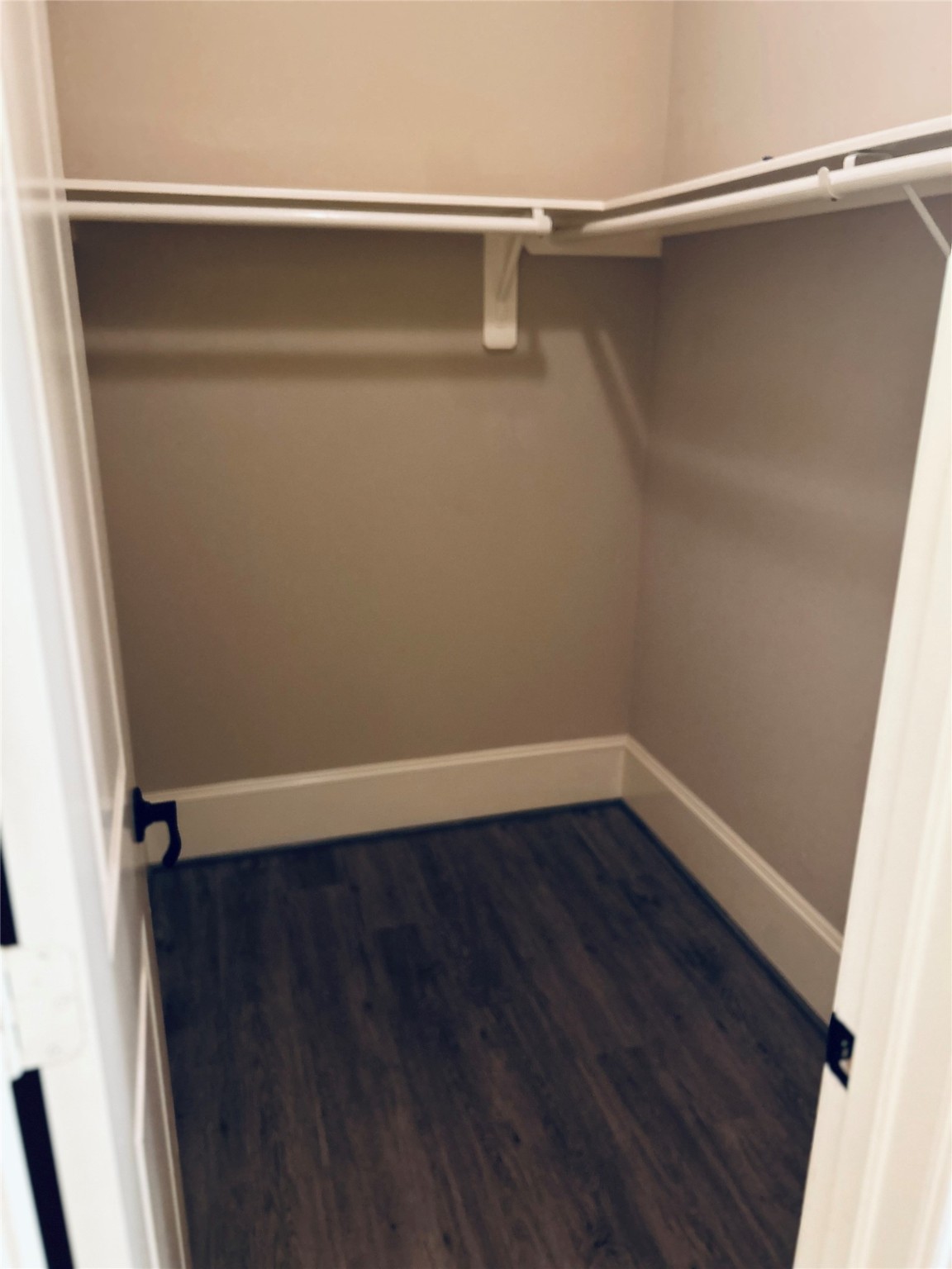 1049 West 22nd Street, Unit H Houston, TX 77008 - Photo 34 of 43 a view of an empty walk in closet