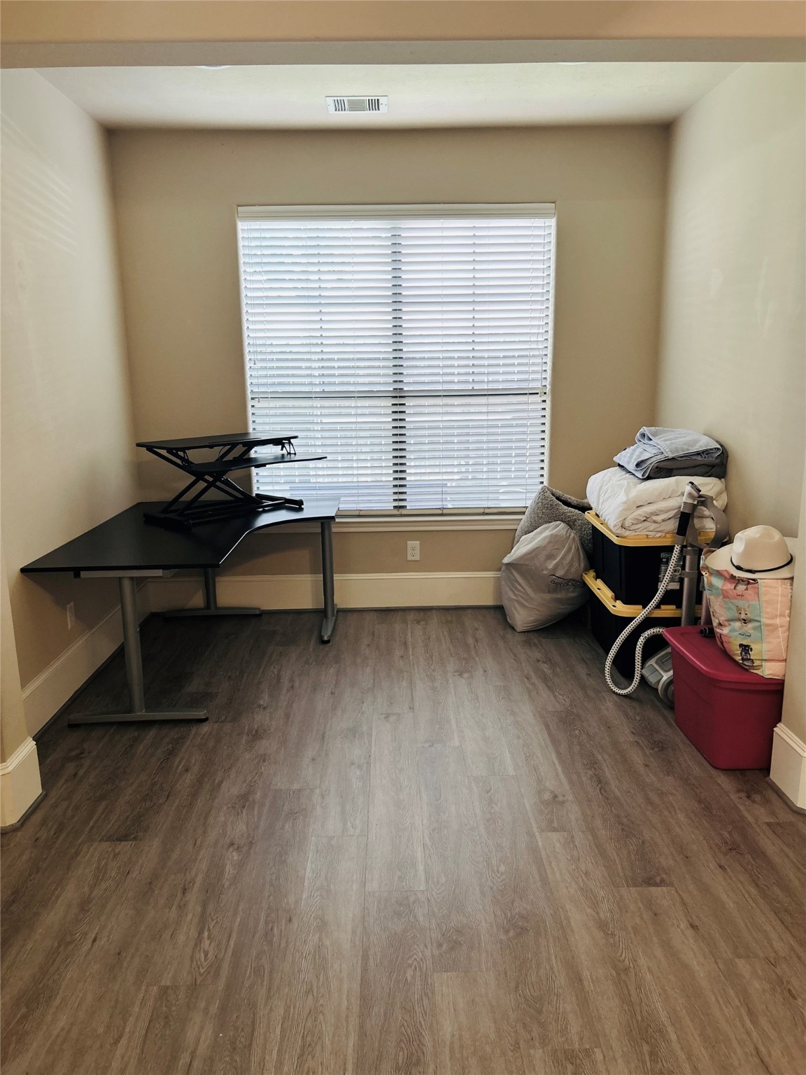 1049 West 22nd Street, Unit H Houston, TX 77008 - Photo 37 of 43 a view of a room with wooden floor and a window