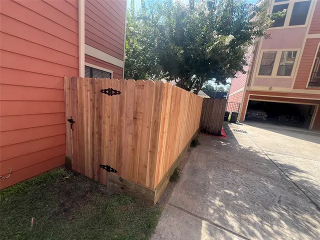 $3,100 | 1049 West 22nd Street, Unit H, Houston, TX 77008