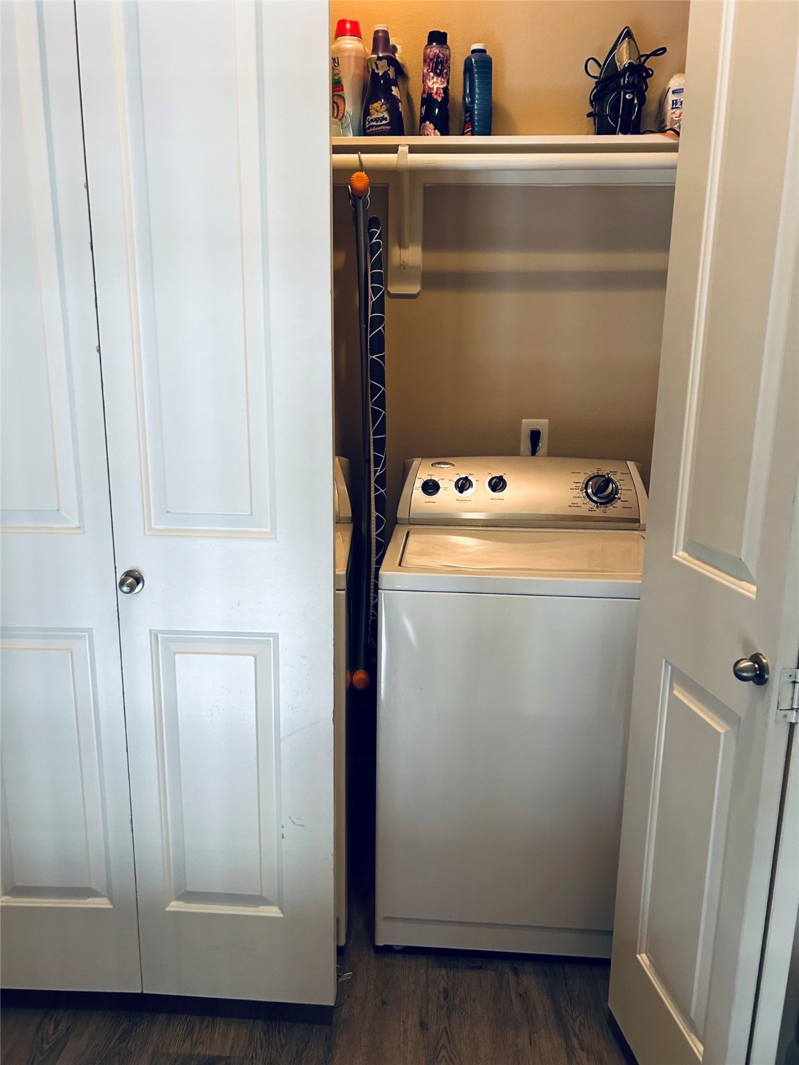 1049 West 22nd Street, Unit H Houston, TX 77008 - Photo 7 of 43 a utility room with dryer and washer