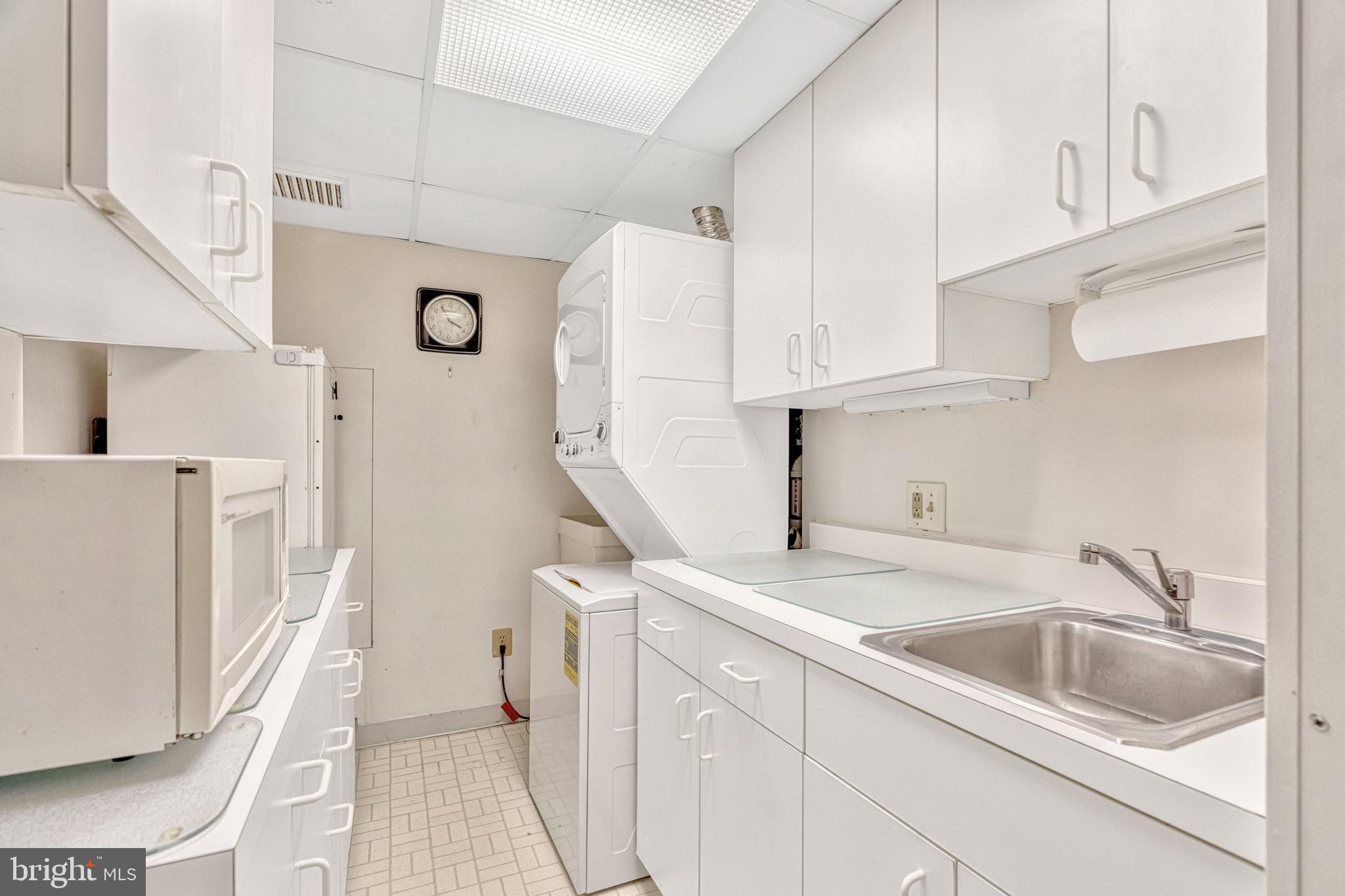 11018 Granby Court Reston, VA 20191 - Photo 25 of 32 Lower Level Kitchenette