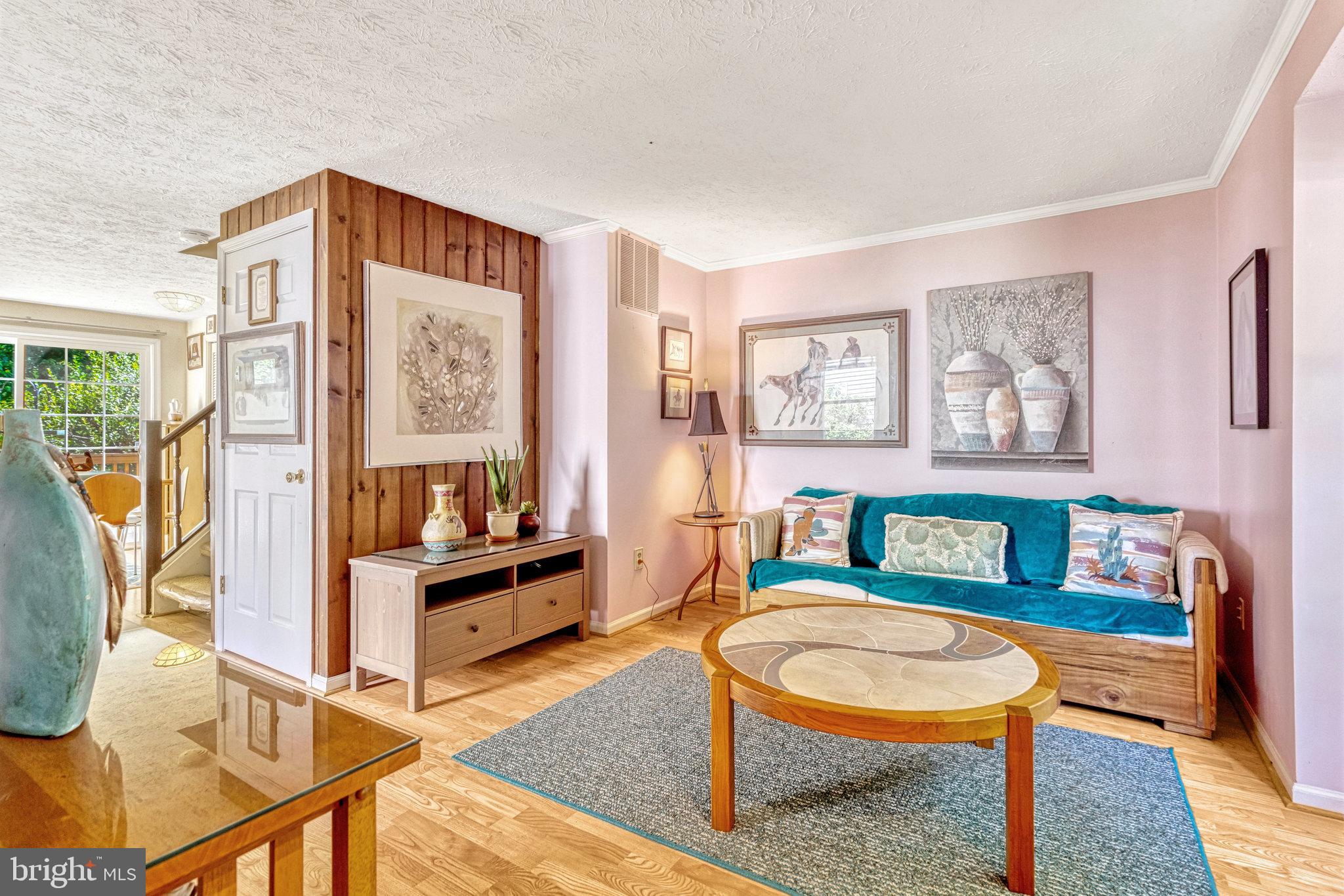 11018 Granby Court Reston, VA 20191 - Photo 3 of 32 Living Room