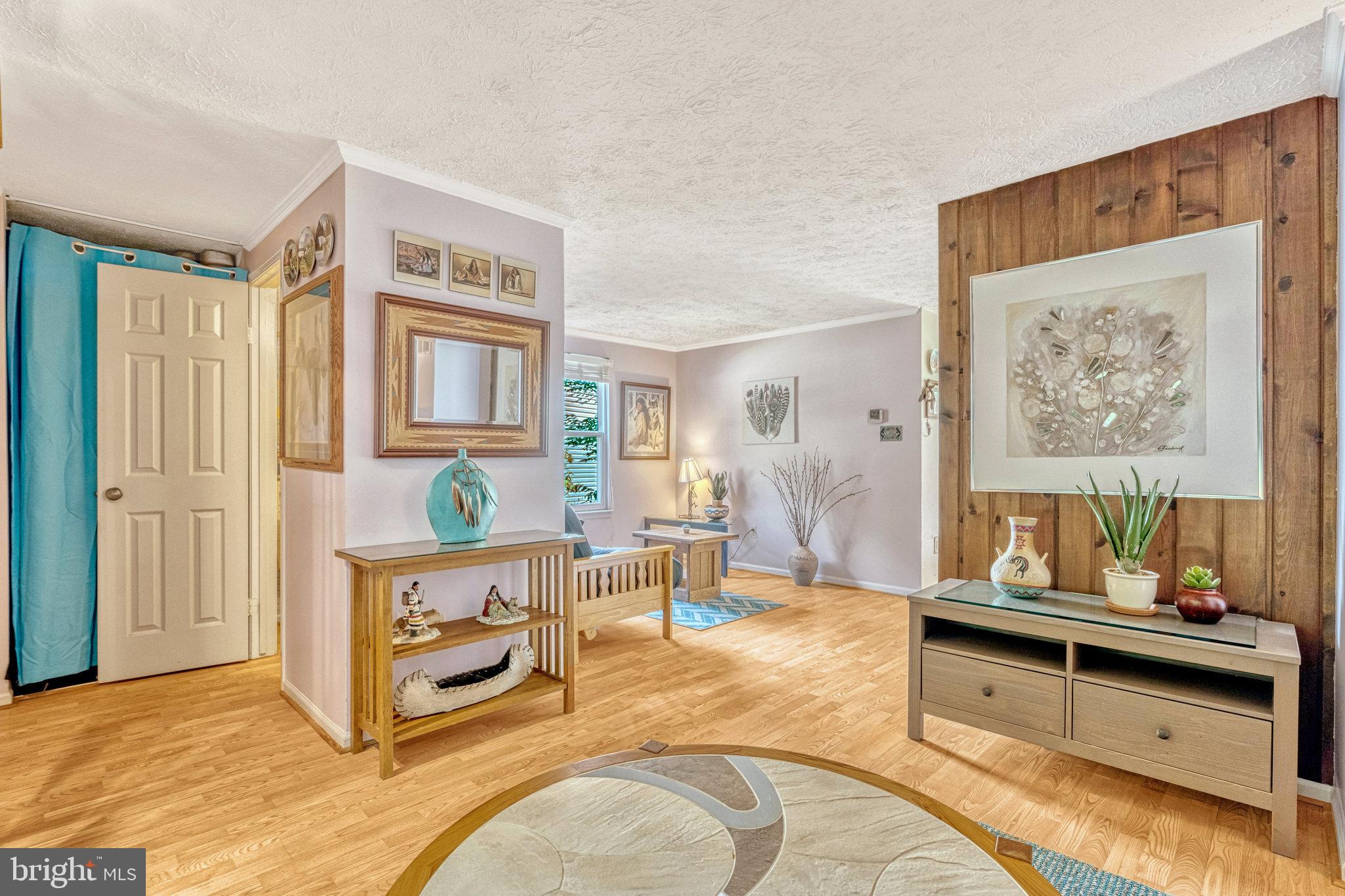 11018 Granby Court Reston, VA 20191 - Photo 5 of 32 Living Room