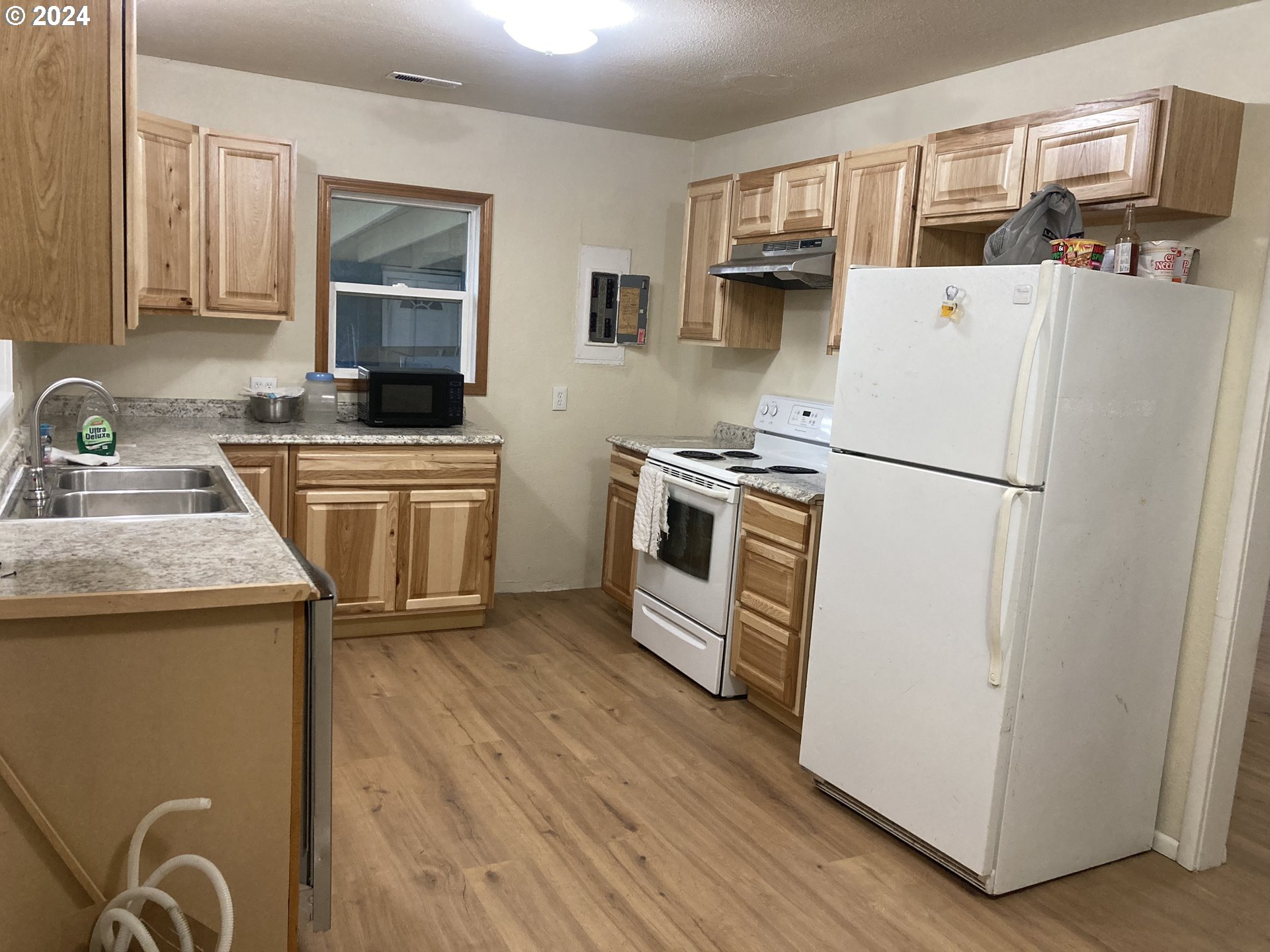 332 4th Street Dillard, OR 97432 - Photo 5 of 19 Gallery Image 5
