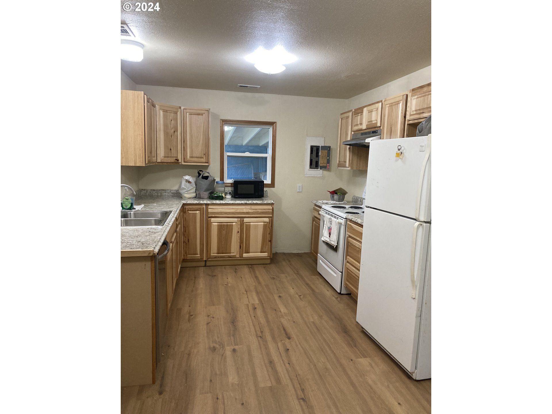 332 4th Street Dillard, OR 97432 - Photo 6 of 19 Gallery Image 6