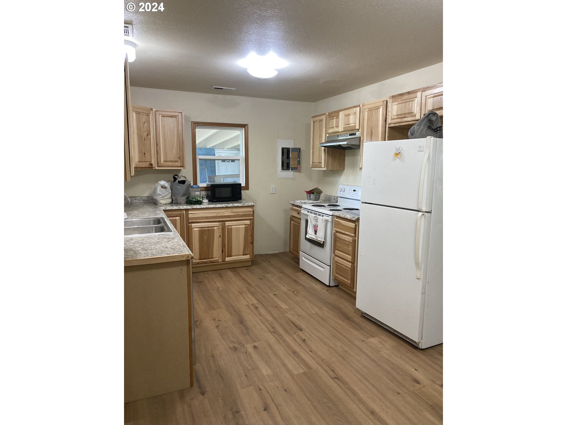 332 4th Street Dillard, OR 97432 - Photo 7 of 19 Gallery Image 7