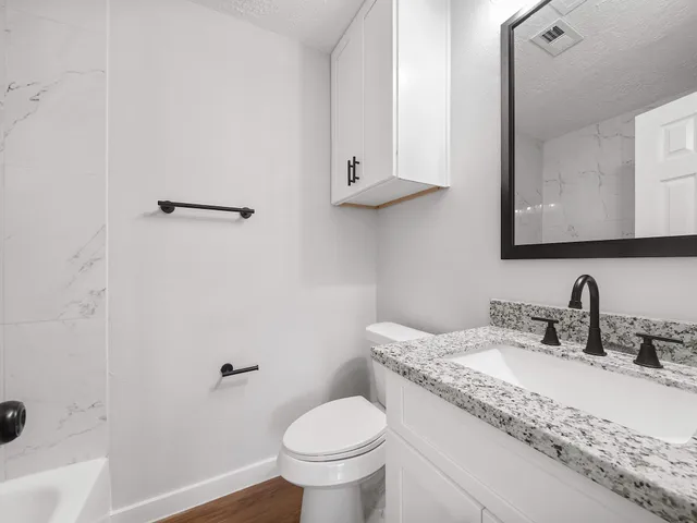 a view of a house with backyard and porch