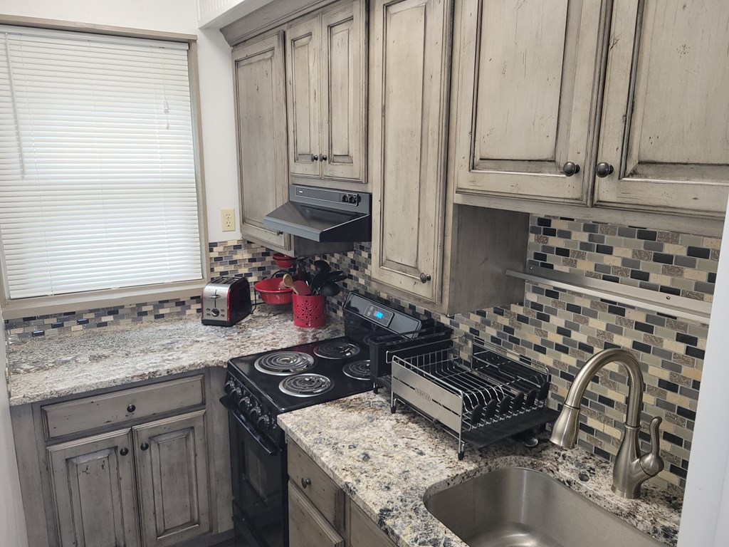 32 Duffys Lane Cascade, ID 83611 - Photo 14 of 35 Cozy kitchen