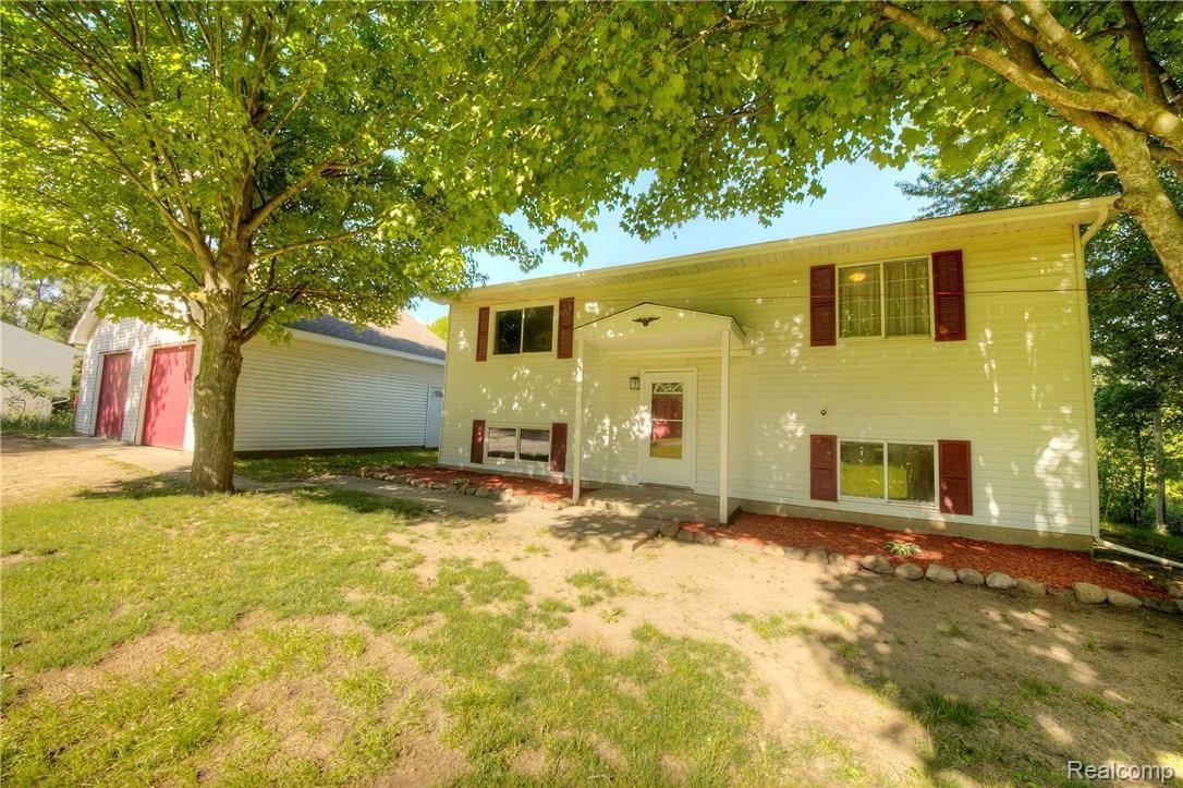 18551 Williamsville Road Gregory, MI 48137 - Photo 3 of 34 930A7208_09_10.jpg