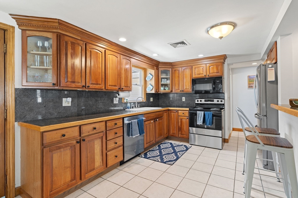 40 East Evergreen Road Natick, MA 01760 - Photo 9 of 41 Gallery Image 9