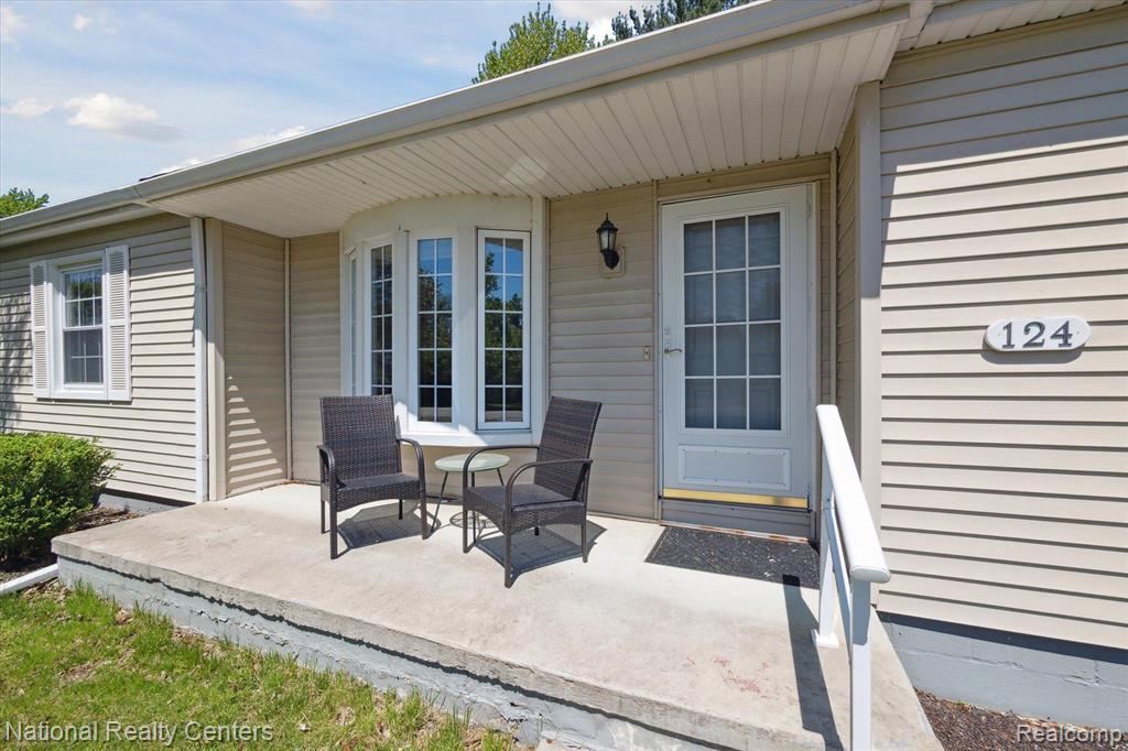 124 Wabash Road Rochester Hills, MI 48307 - Photo 3 of 33