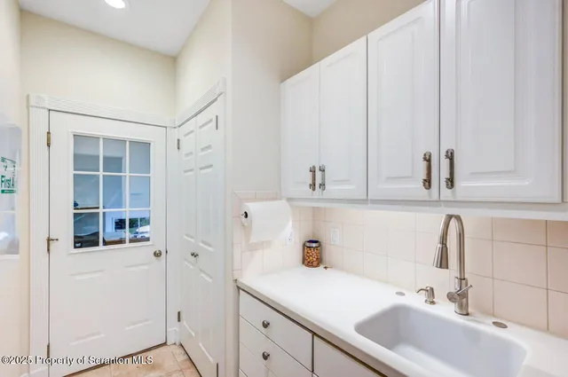 $889,000 | 922 Old Logger Road, Moscow, PA 18444